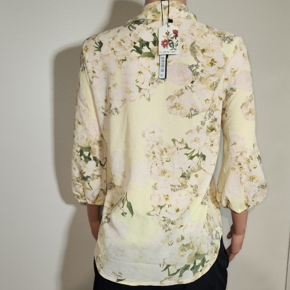 Elegant Floral Blouse - Cream and Green - Picture 9 of 11